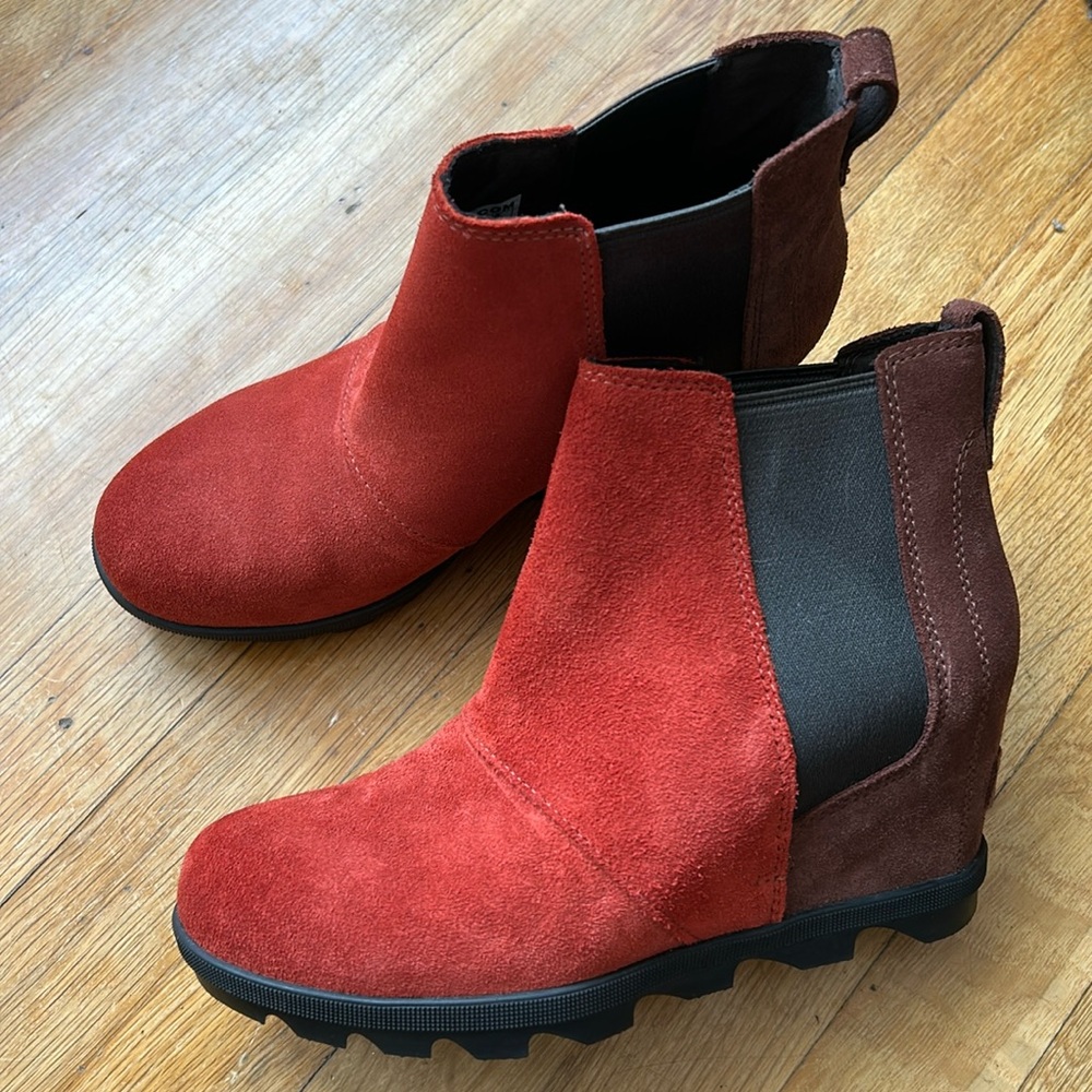 Sorel Joan of Arctic Wedge II Chelsea Bootie Orange Red Brown women’s size 8